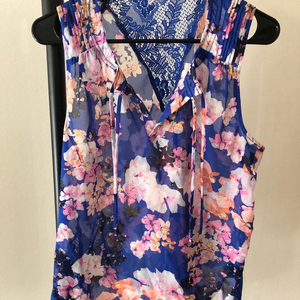 Light weight floral lace back tank top